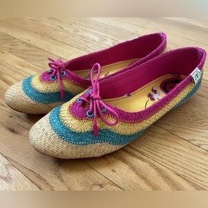 True Religion unique raffa flats tan pink blue yellow w/ laces Size 9 / 40